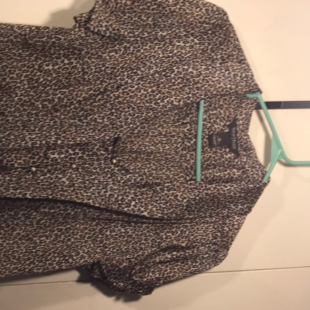 Shirt - Picture 3 of 6